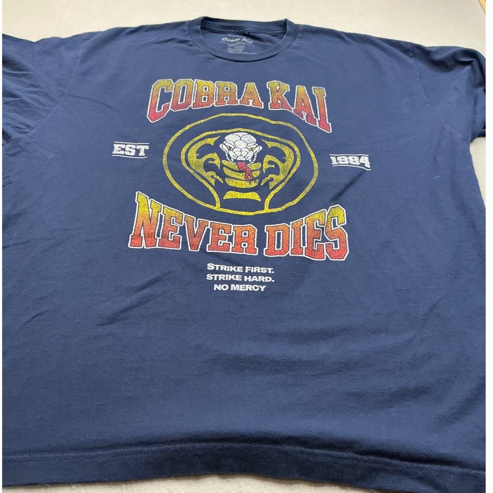 Bioworld Cobra Kai Never Dies Graphic Tee Shirt Navy Blue Mens 2XL Karate Kid
